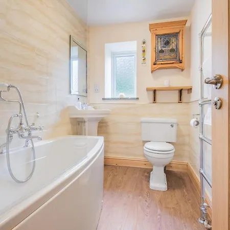 3 Bed In Sz227 *